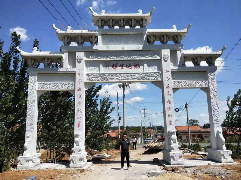 青島市艾山景區三門五樓石牌樓